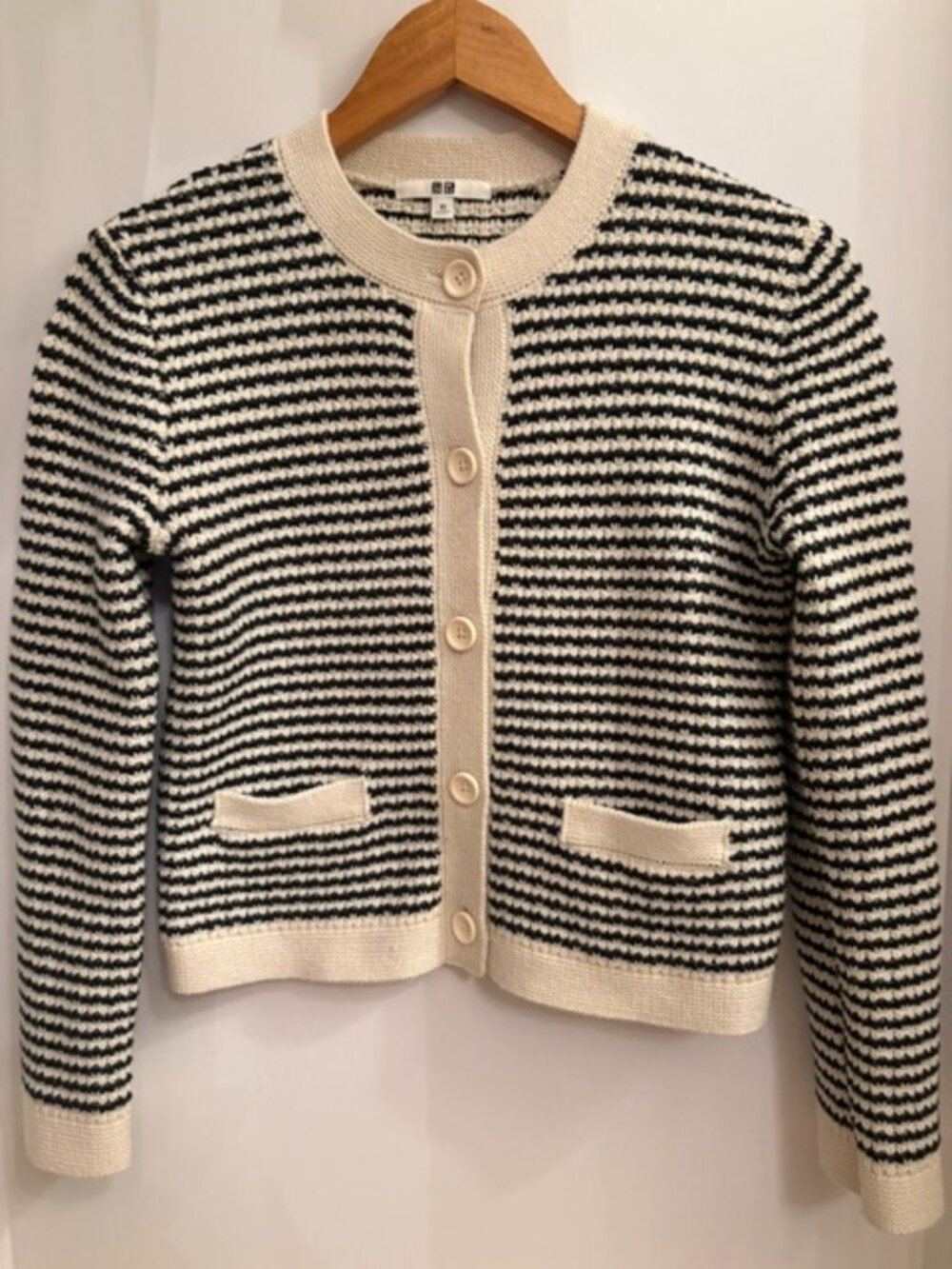 Uniqlo White & Black knit cardigan XS